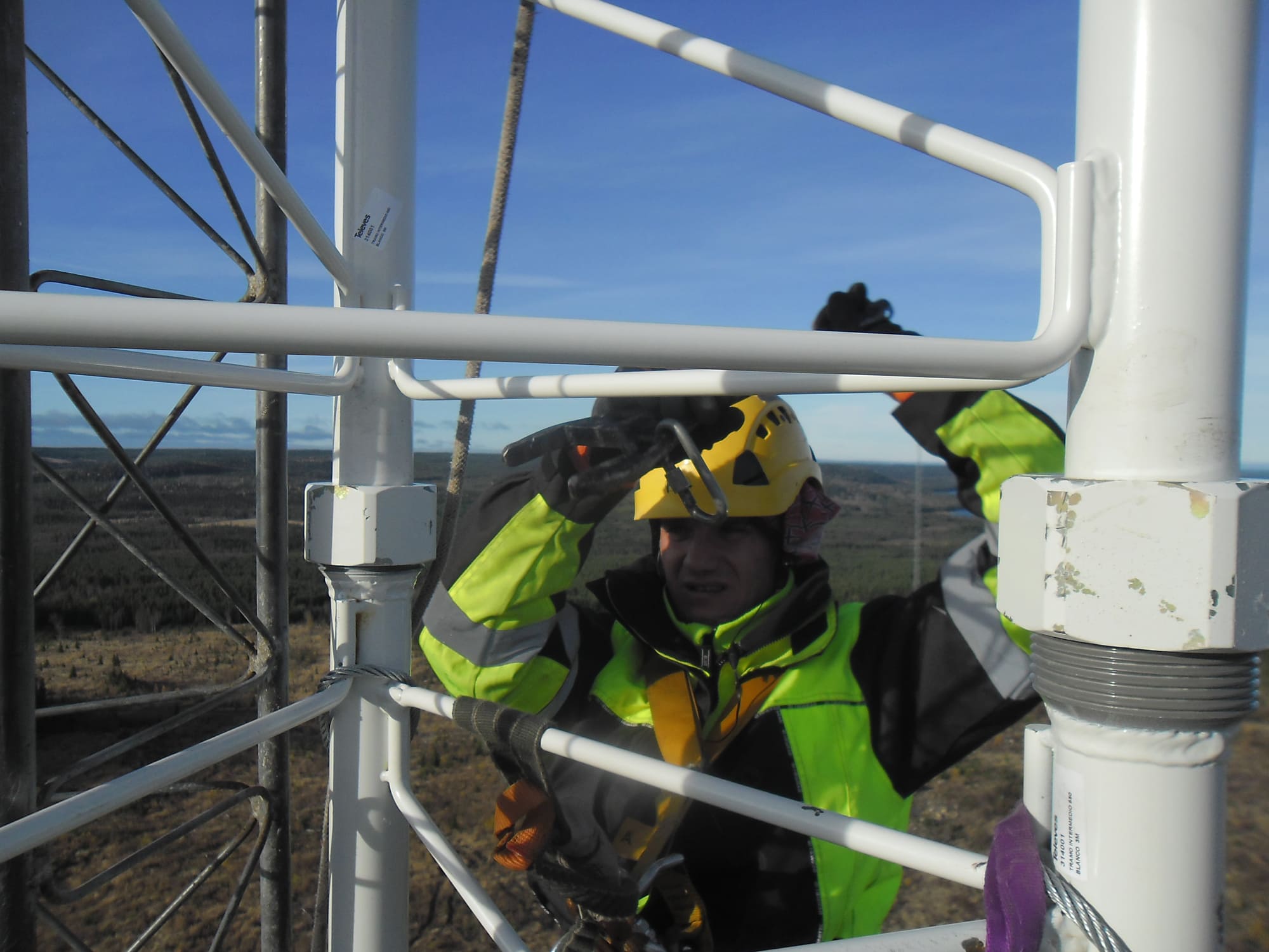Equipo MEASWIND solucionando avería